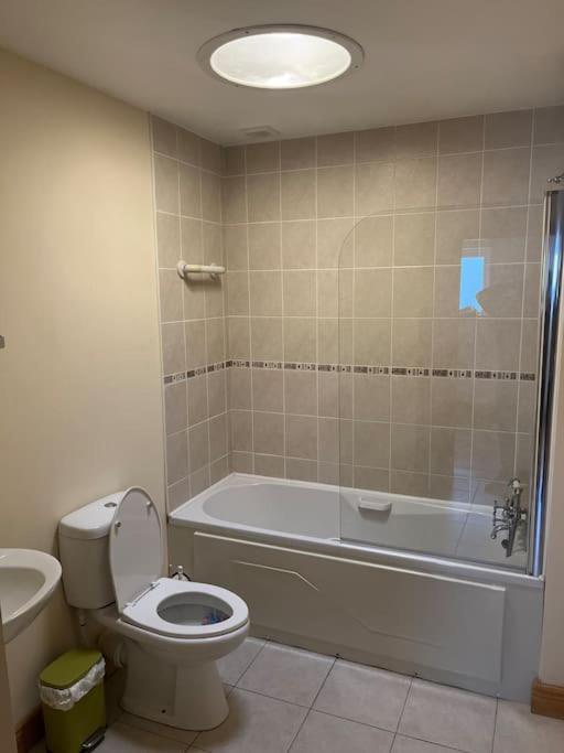 Modern 4 Bed House In Town Villa Tubbercurry Bagian luar foto