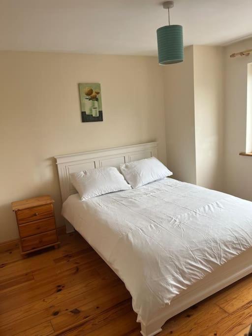 Modern 4 Bed House In Town Villa Tubbercurry Bagian luar foto